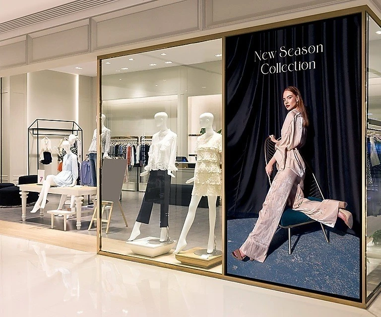 Samsung Smart Signage QHF 115" mobile banner